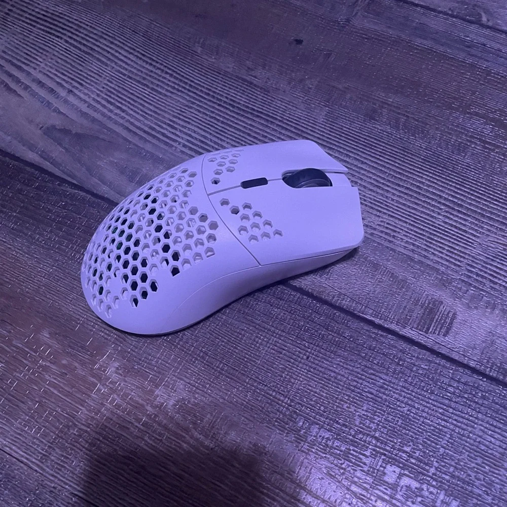 brand new never used lights up. mouse is very light